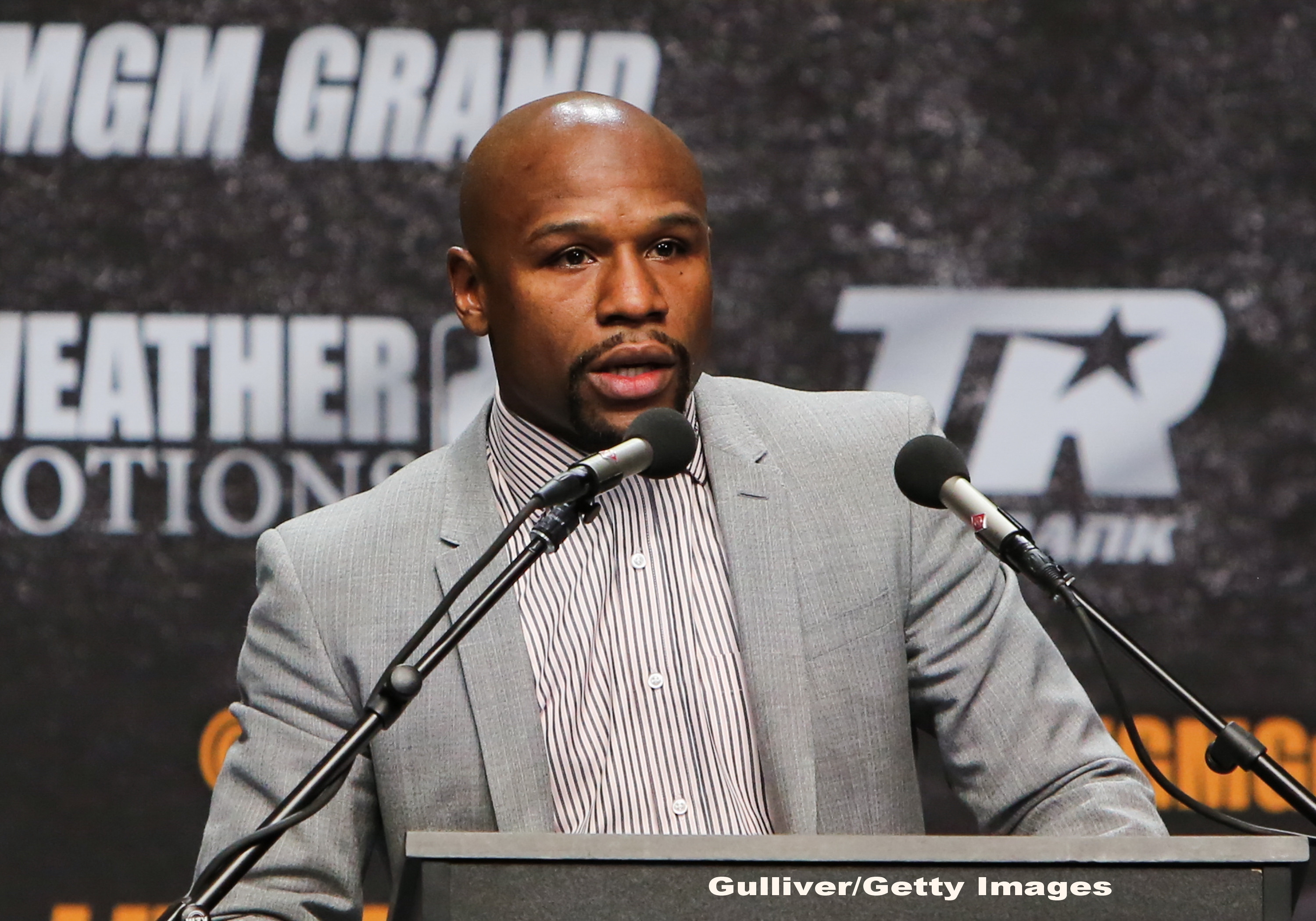 Poarta o pereche de pantofi o singura data si are toti banii intr-un cont. Ce face Mayweather cu milioanele de dolari