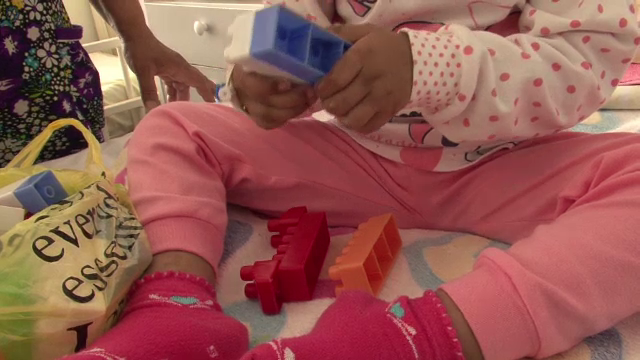 Fetita de 2 ani internata in spital dupa ce a fost batuta si chinuita de mama ei. Primele masuri luate de autoritati