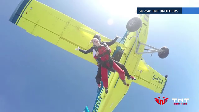Sporturile extreme, tot mai populare printre romani. Cat costa saltul cu parasuta sau o ora de zbor cu balonul cu aer cald