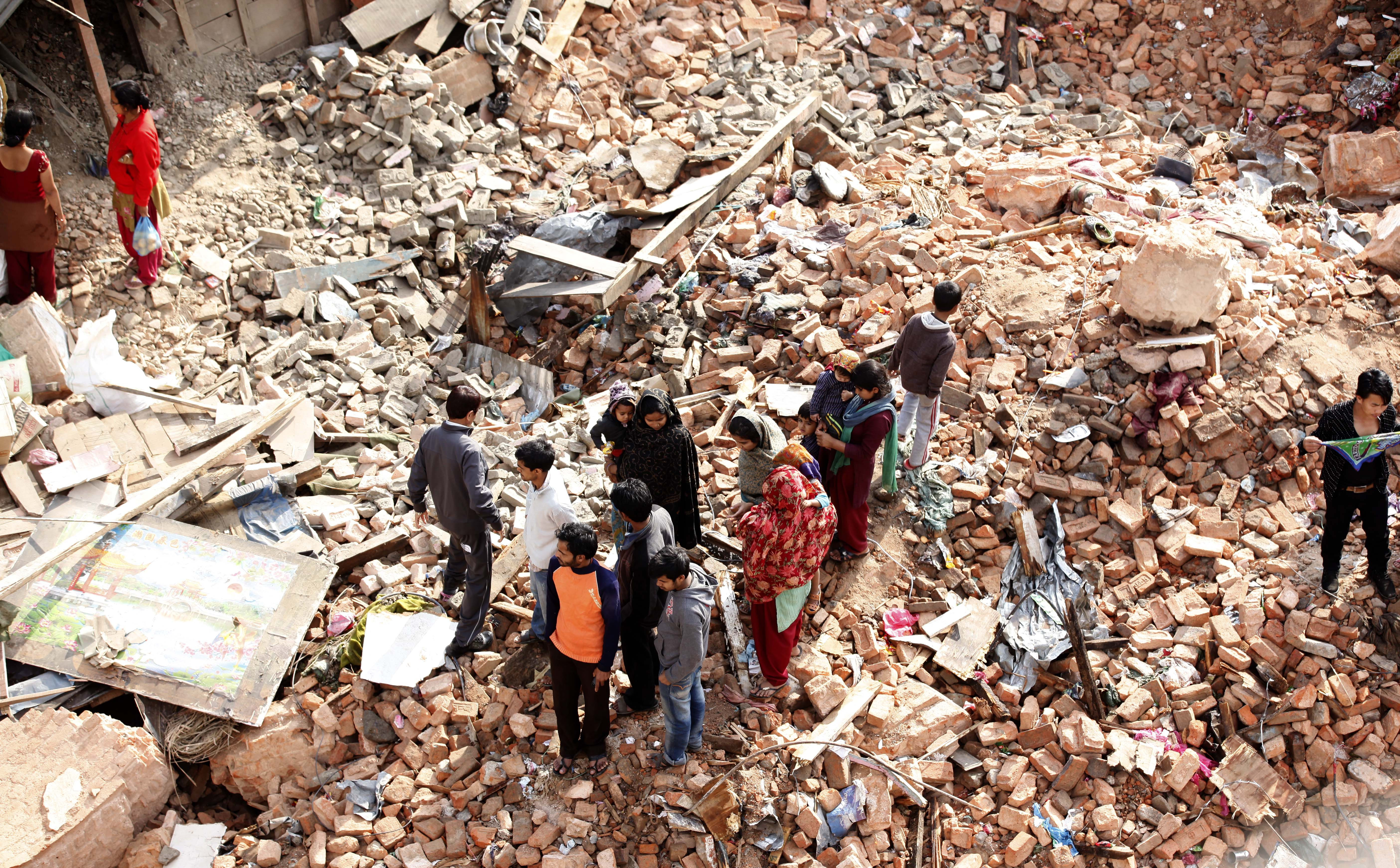 Imagini surprinse INAINTE si DUPA seismul devastator din Nepal. Numeroase temple si monumente au fost distruse. FOTO