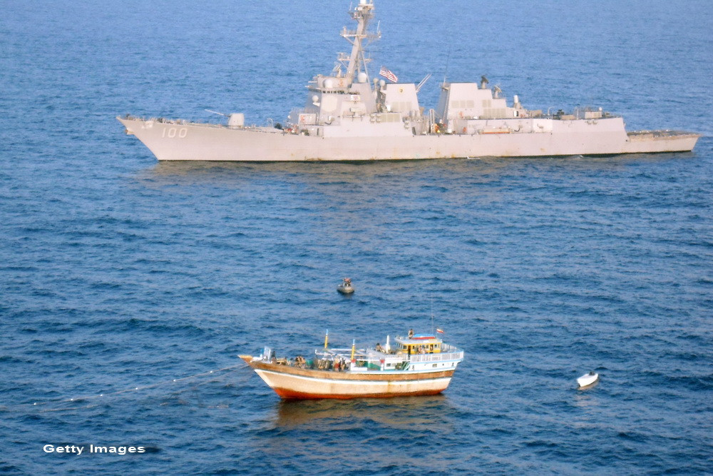 Iranul a deschis focul asupra unei nave din Insulele Marshall. SUA au trimis in zona avioane militare si un distrugator