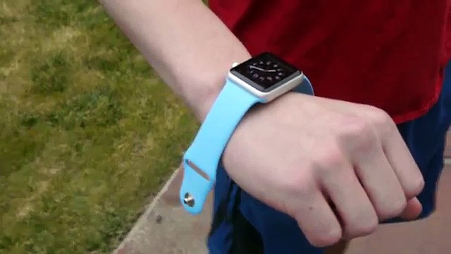 Asta se intampla cu Apple Watch daca iti cade din mana! VIDEO
