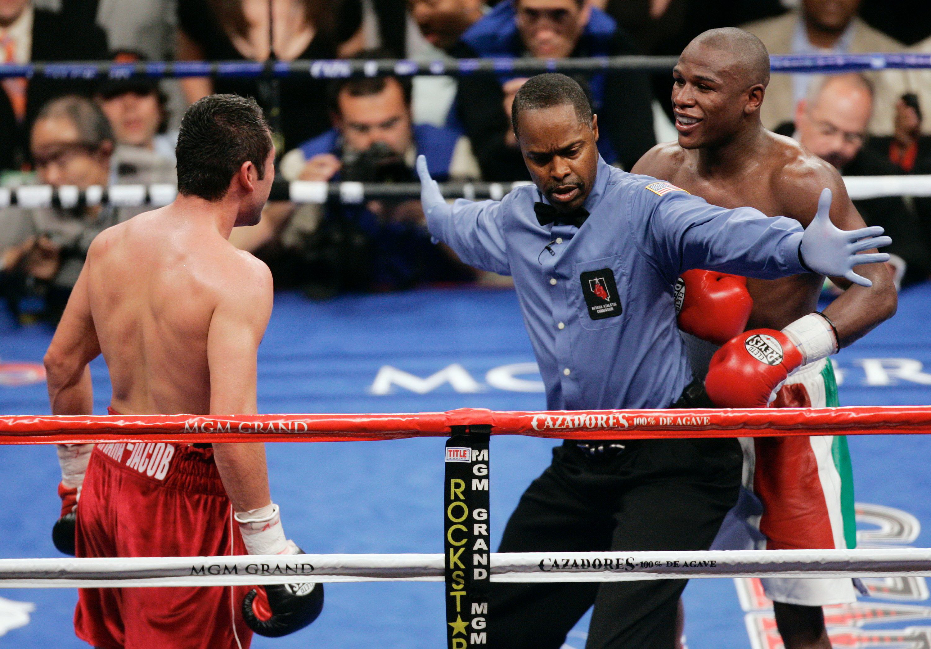 Tot ce trebuie sa stii despre meciul Mayweather – Pacquiao. Cati bani iau luptatorii si ce bursa are arbitrul