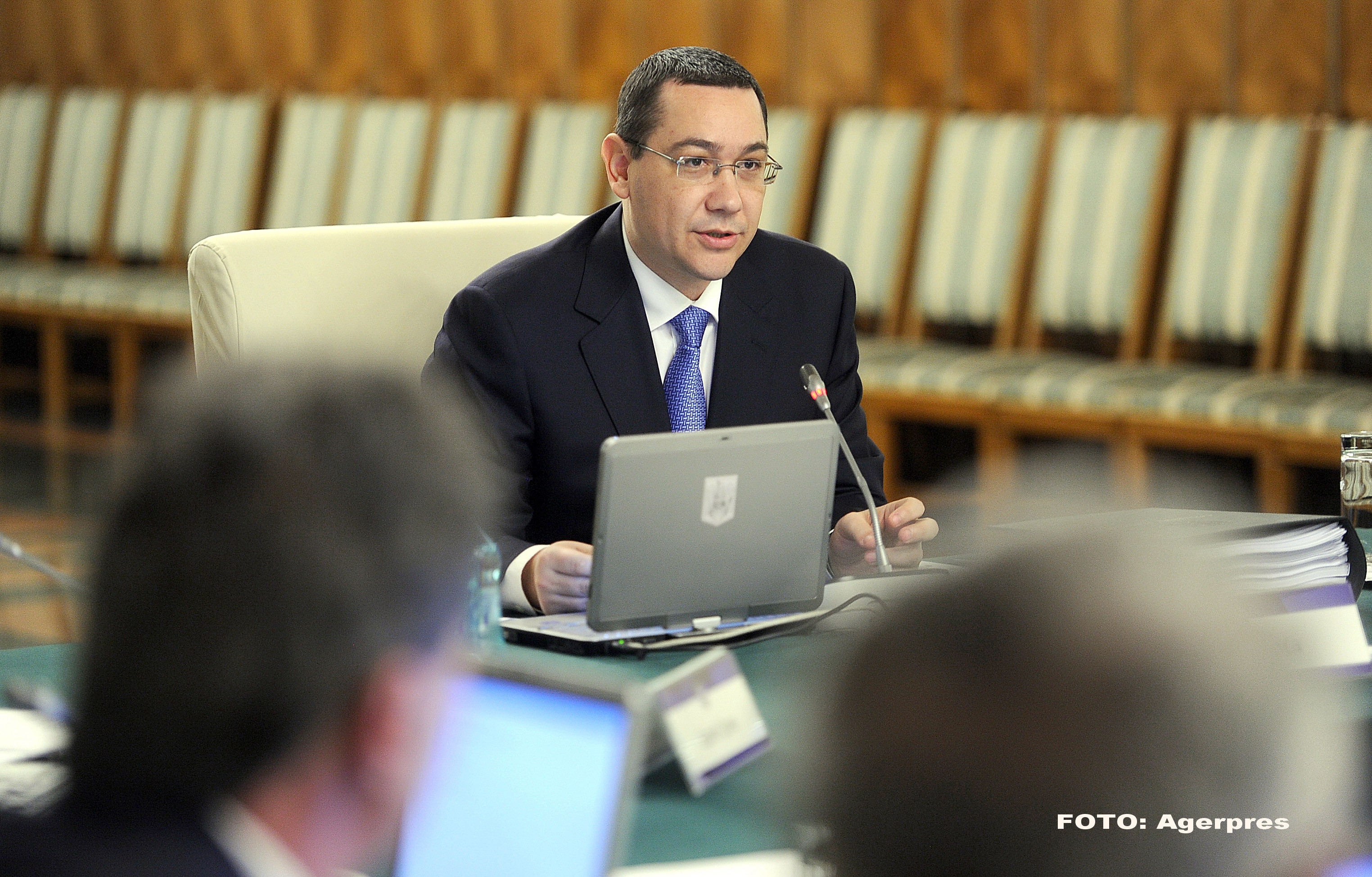 Victor Ponta il imbarbateaza pe ministrul Culturii, dupa gafa cu Hamlet "scriitorul": "Nu puneti la suflet toate porcariile"