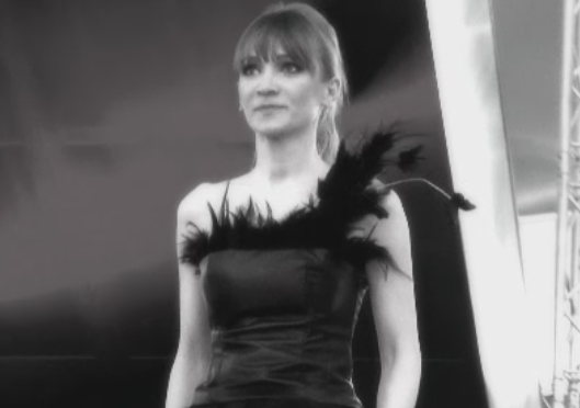 Semida Sarmasag, sotul ei si fiul lor au fost inmormantati in Baia Mare. Ceremonia a fost proiectata pe un ecran in aer liber