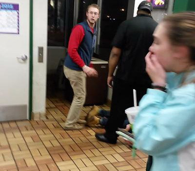 L-a facut knock-out cu un singur pumn. Incidentul violent care a avut loc intr-un restaurant McDonald's