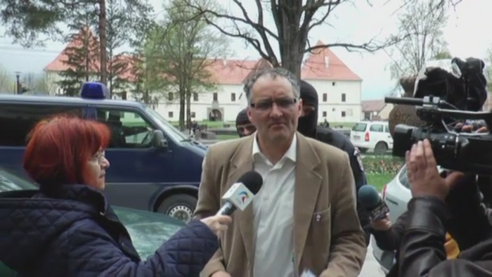 Suspectati de luare de mita. Primarul si viceprimarii din Miercurea Ciuc, adusi si audiati la DNA Bucuresti