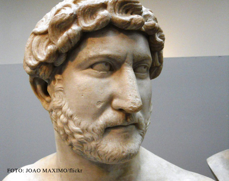 Memoriile fantastice ale unui imparat de acum doua milenii. La 44 de ani se simtea "ca un zeu"