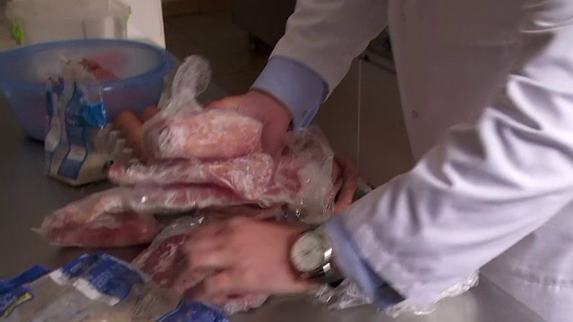 Descoperirea care i-a ingrozit pana si pe inspectorii OPC. Ce au gasit in frigiderele unei pensiuni de langa Predeal