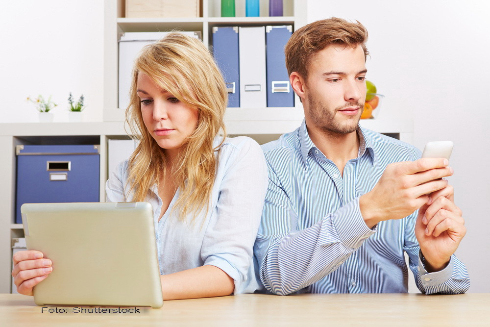 Facebook si Twitter ameninta casniciile. Retelele de socializare, factor cheie pentru 1 divort din 7