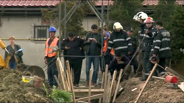 Doi muncitori au murit la Costinesti, dupa ce un mal de pamant a cazut peste ei. Colegii lor au fugit in momentul tragediei