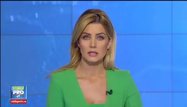 O fetita de 13 ani are nevoie de ajutor pentru a merge ca un copil normal. Si parintii ei au probleme mari cu picioarele