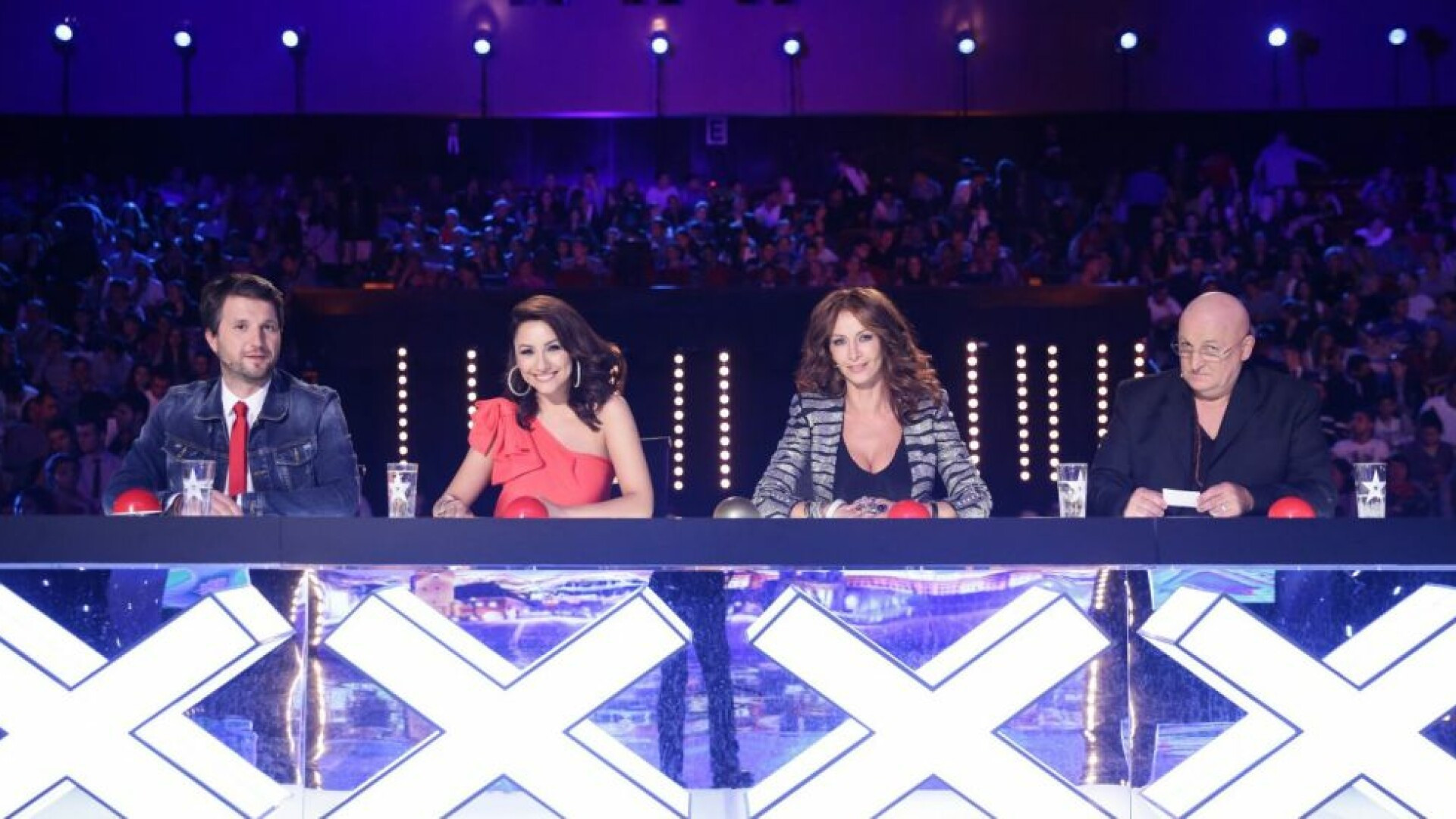 Tinerii care rezolva cubul Rubik in cateva secunde au castigat "Romanii au talent" si marele premiu de 120.000 de euro