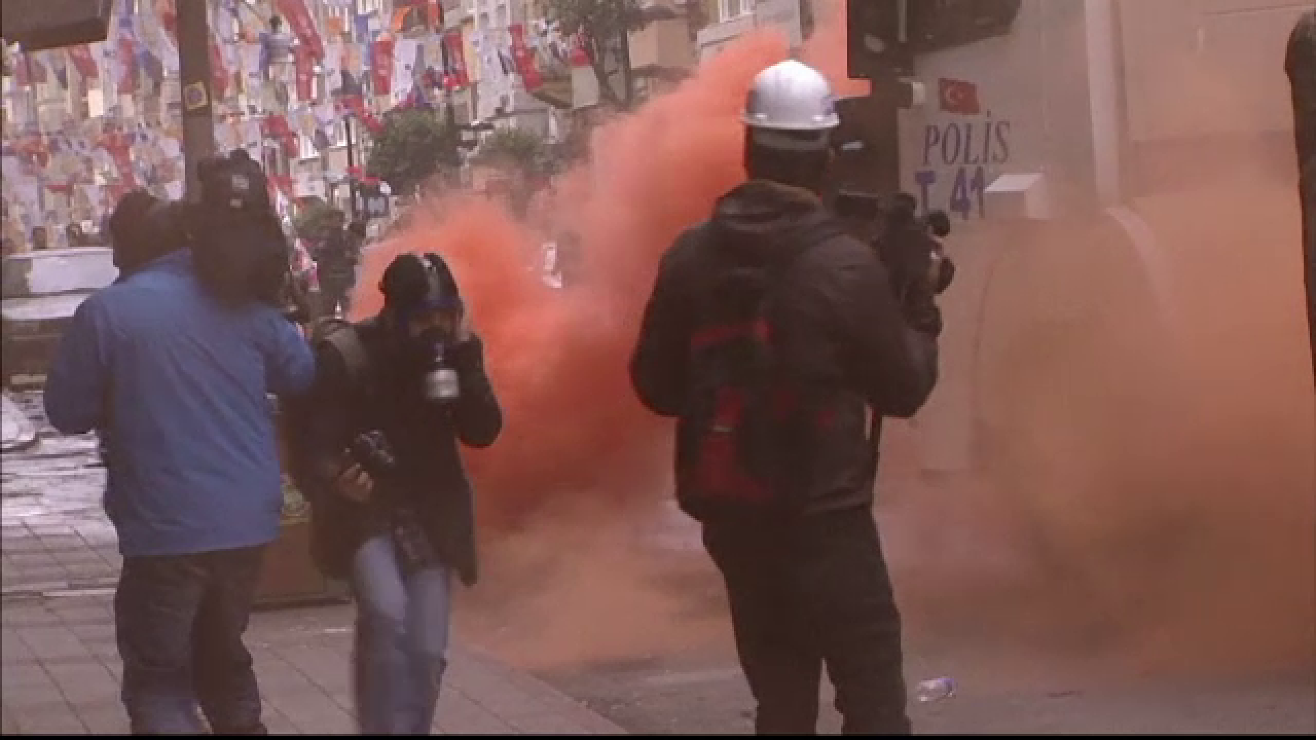 Sute de mii de europeni au sarbatorit 1 Mai. La Istanbul, evenimentul s-a transformat intr-un protest violent