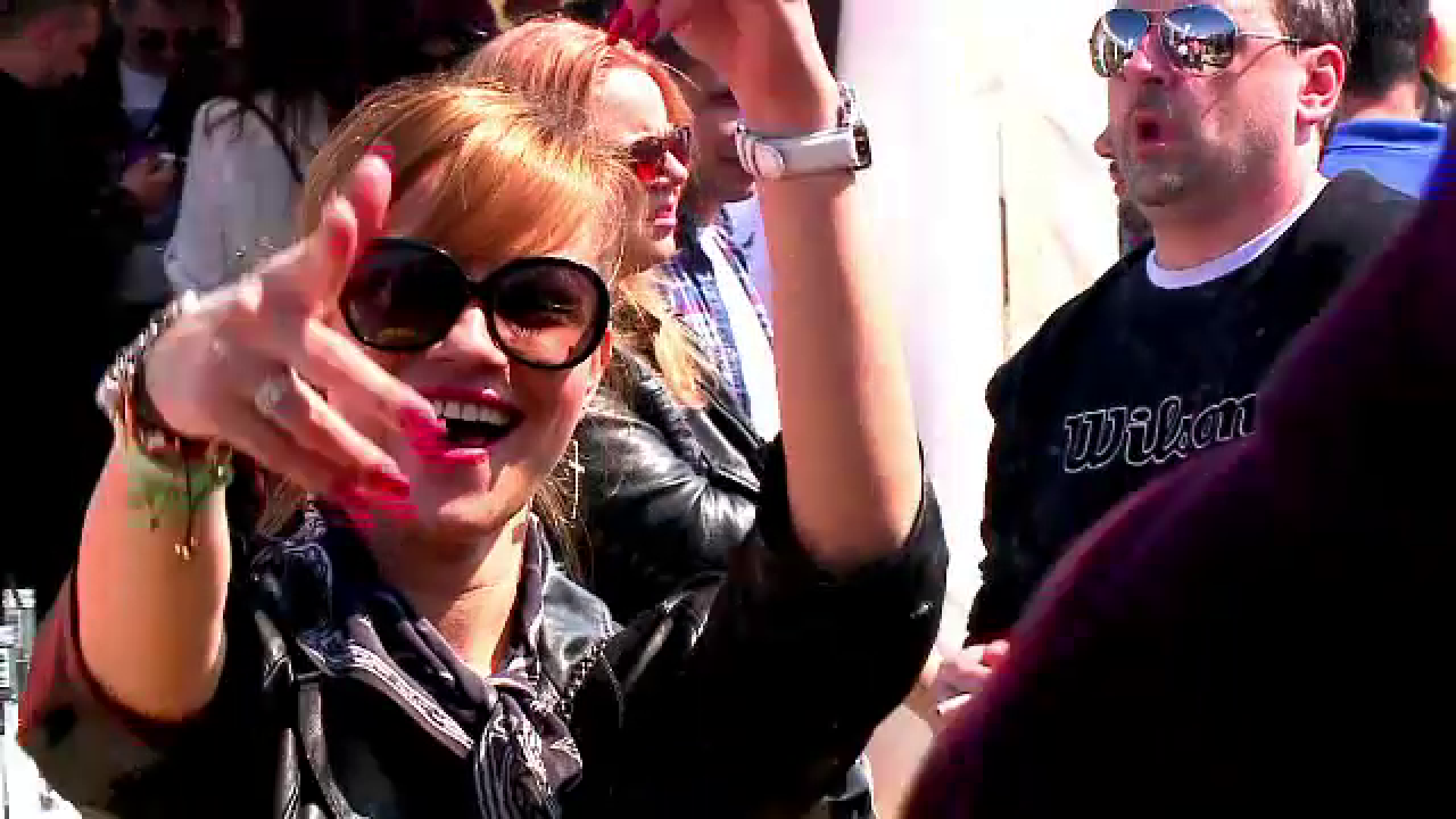 Mii de tineri au umplut plaja din Mamaia, de 1 mai. Care este reteta lor pentru un weekend nebun de distractie