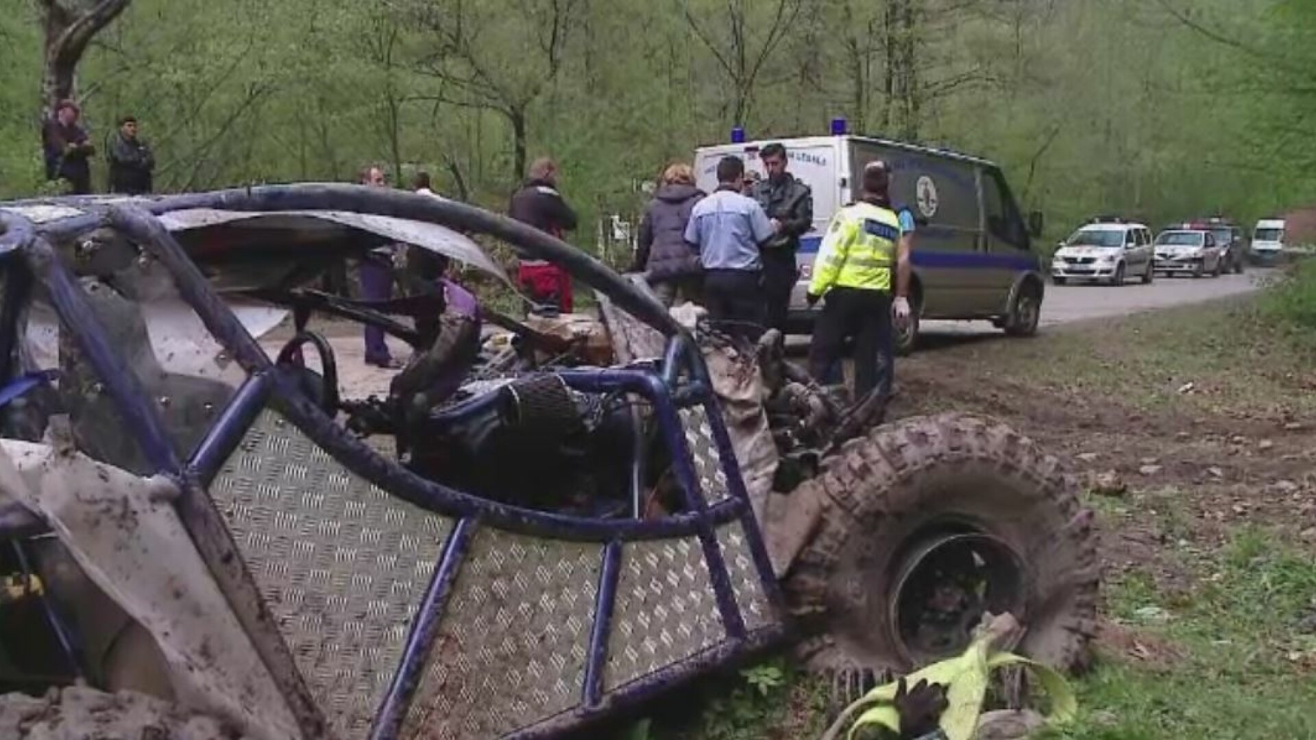 O excursie cu prietenii s-a transformat in tragedie. O tanara din Cluj a murit, dupa ce a cazut cu masina intr-o prapastie