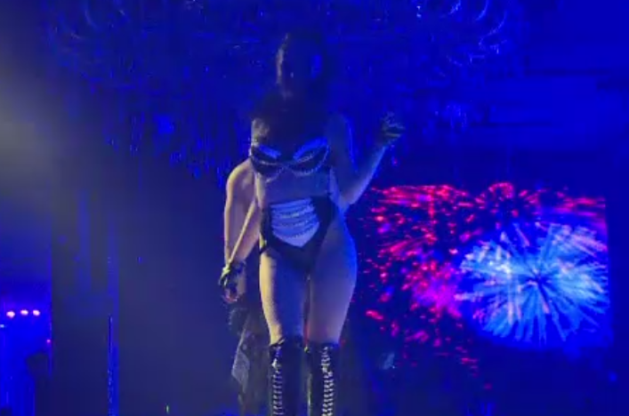 1 Mai in Bucuresti. Tinerii au umplut terasele si cluburile din Centrul Vechi, unde animatoarele au incalzit atmosfera