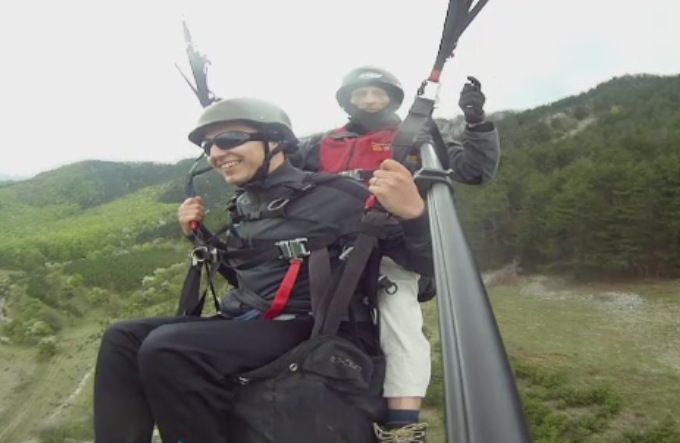 Pasionatii de parapante si aeromodele au facut spectacol pe cer in Alba si Sebes: "Am impresia ca sunt ca un vultur"