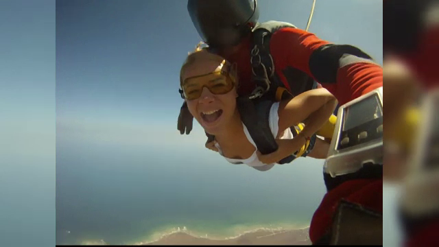 Litoralul are oferte variate pentru amatorii de senzatii tari. Cat costa o saritura cu parasuta sau o plimbare cu elicopterul