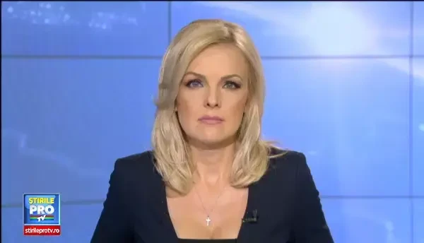 Protest violent pe strazile din Milano. Tineri mascati au incendiat zeci de masini si au atacat fortele de ordine cu pietre