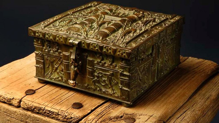 A ascuns un cufar si acum mii de oameni din toata lumea calatoresc sa-l caute. Ce a ascuns inauntru un batran de 84 de ani