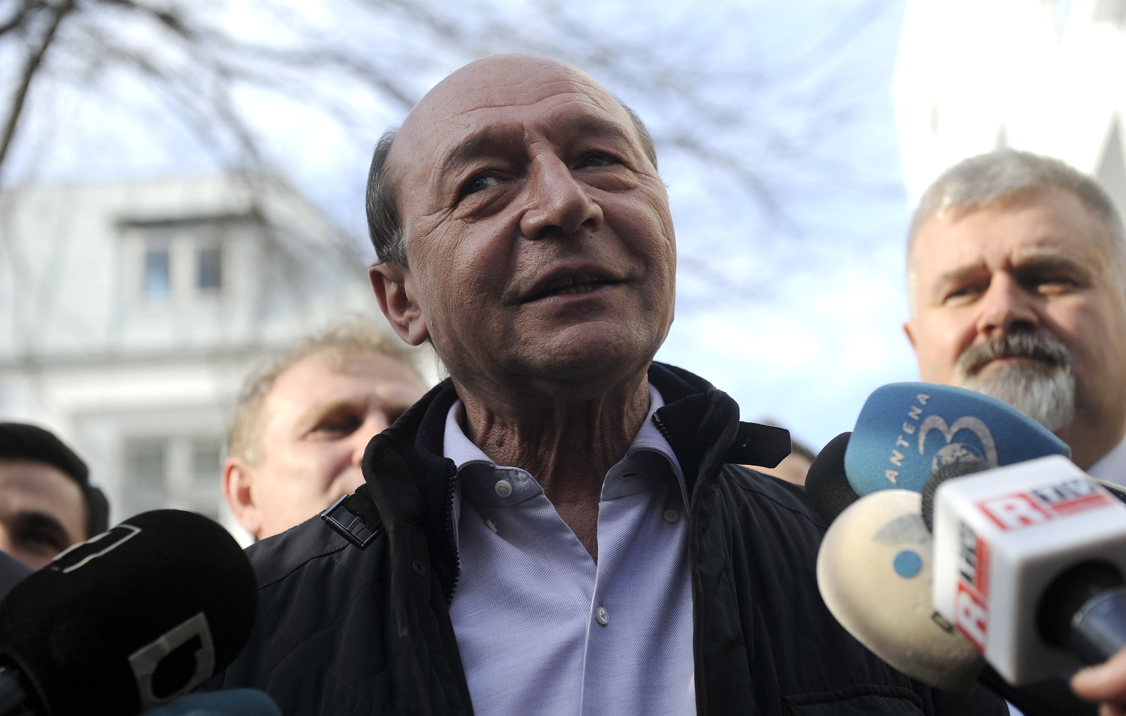 Atac dur al lui Traian Basescu la adresa parlamentarilor care incearca o noua "Martea neagra": "Opriti-va, imbecililor!"