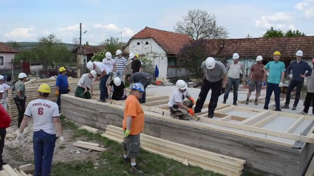 Voluntarii nemti au construit o casa si au indeplinit cea mai mare dorinta a unei familii din Bihor: "E un sentiment minunat"