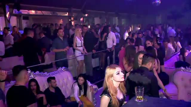 Cat cheltuie un roman, in medie, intr-un club din Mamaia, pana la miezul noptii. ANAF a facut inventarul caselor de marcat