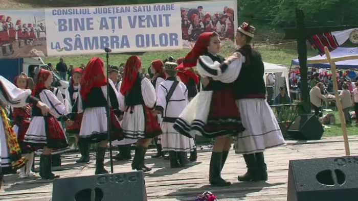 Romanii care au petrecut 1 Mai in mod traditional. Costume populare, hore si obiceiuri mostenite de zeci de ani