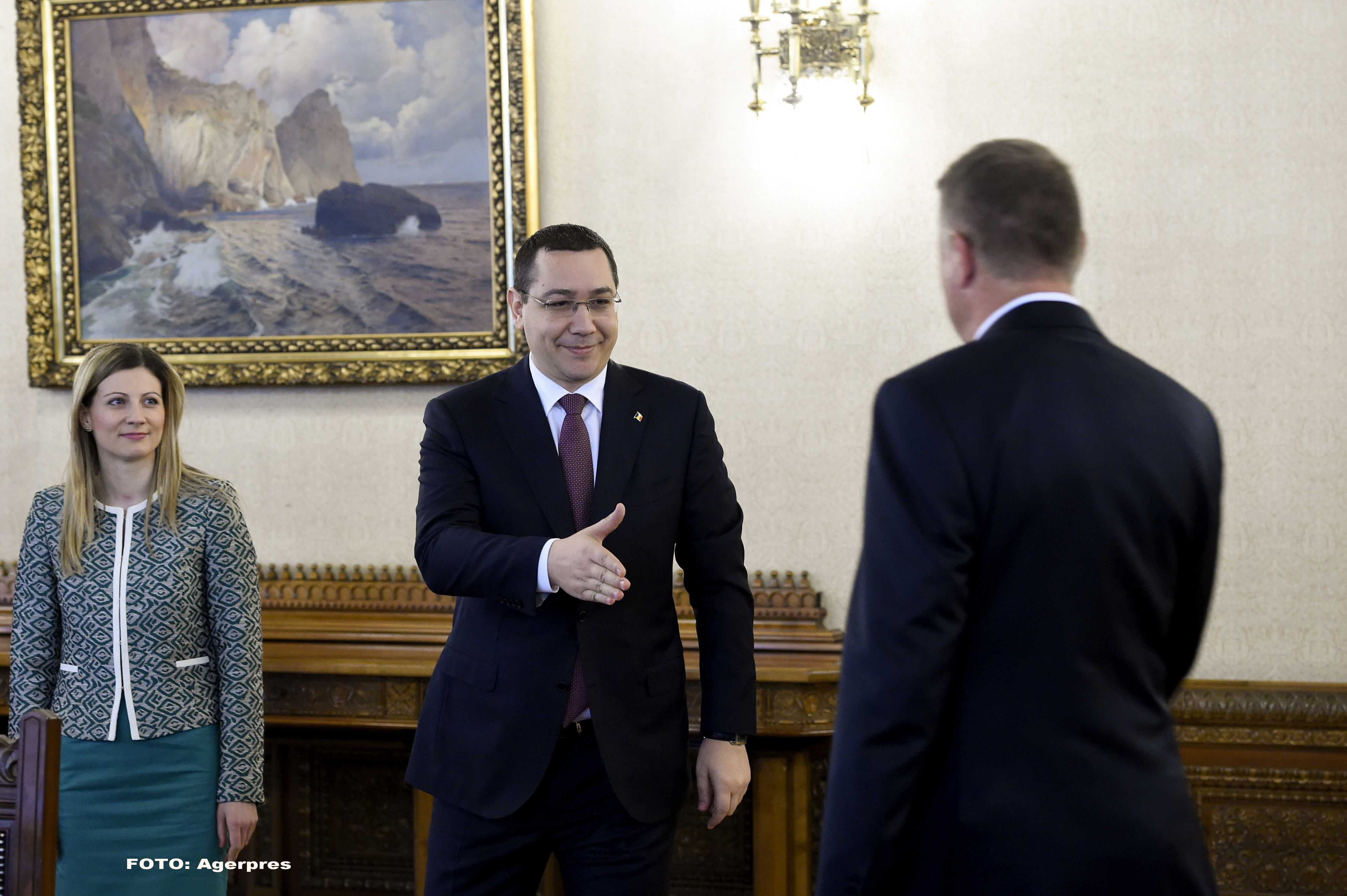 Basescu, intrebat daca Ponta va ramane premier pana in 2016: "Vad ca il tamaiaza pe Iohannis de dimineata pana seara"