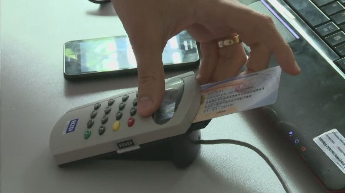 Haosul continua in spitalele din Romania.Cardurile au blocat sistemul, pacientii au plecat fara retete, iar cozile au revenit