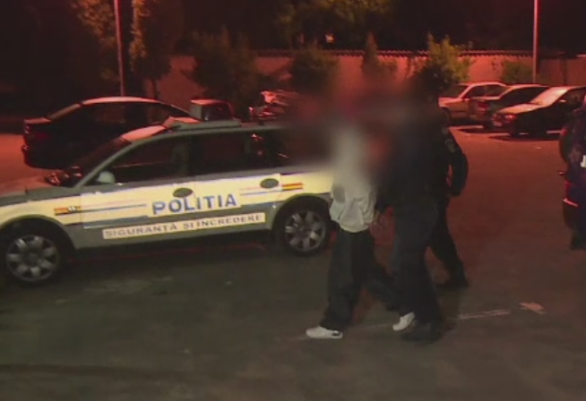 Tentativa de jaf intr-un magazin din Pitesti. O vanzatoare a reusit sa scape de sub amenintarea cu un cutit a unui tanar