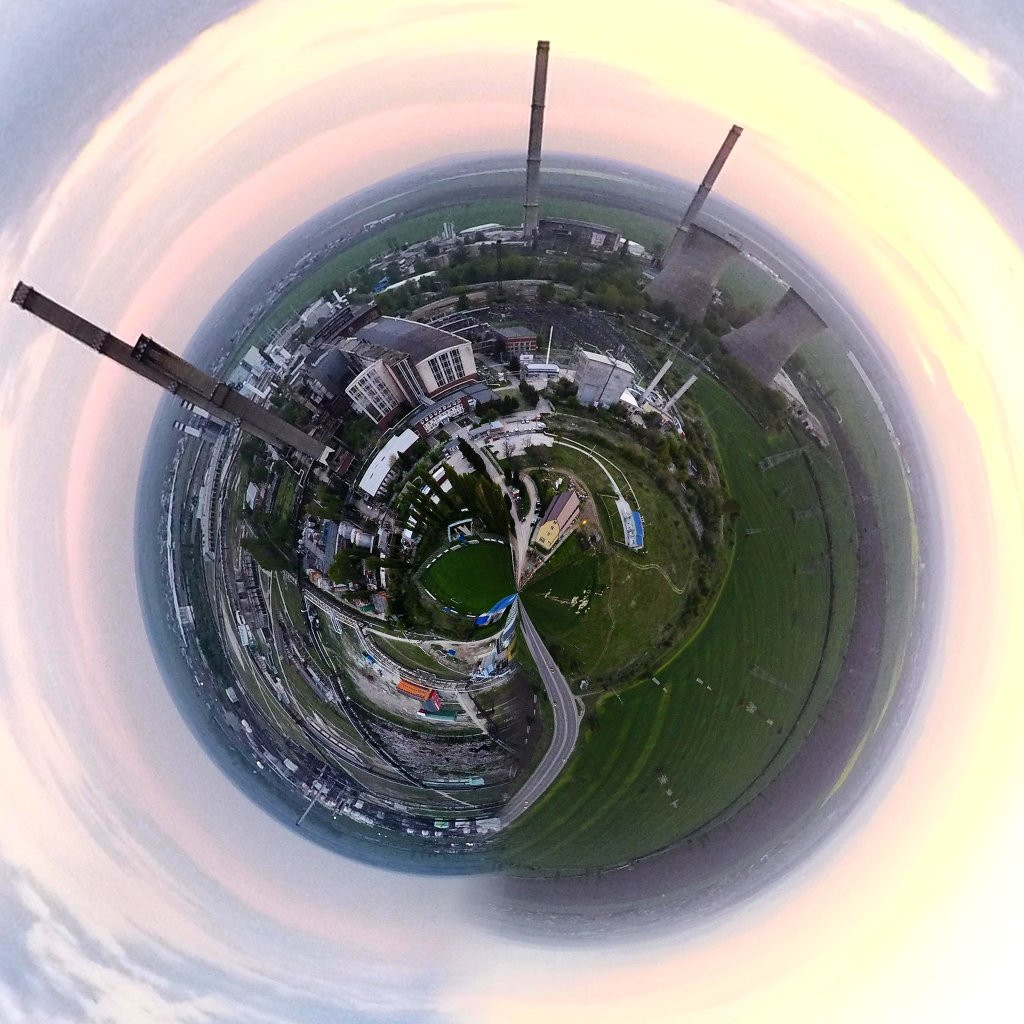 iLikeIT. Pasiunea pentru tehnologie, transformata in meserie. Un tanar roman castiga bani din pilotarea dronelor