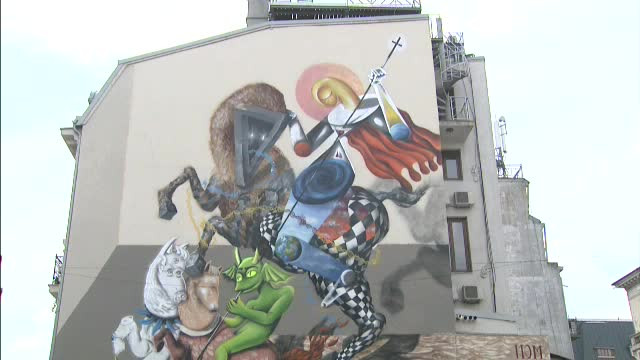 Graffitiul care trebuia sa infrumuseteze Bucurestiul i-a revoltat pe credinciosii din zona. Cum a fost desenat Sf. Gheorghe