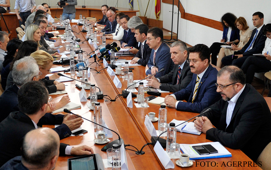 Cum lupta statul cu magazinele care cresc artificial preturile. Institutii transformate in colectii de etichete