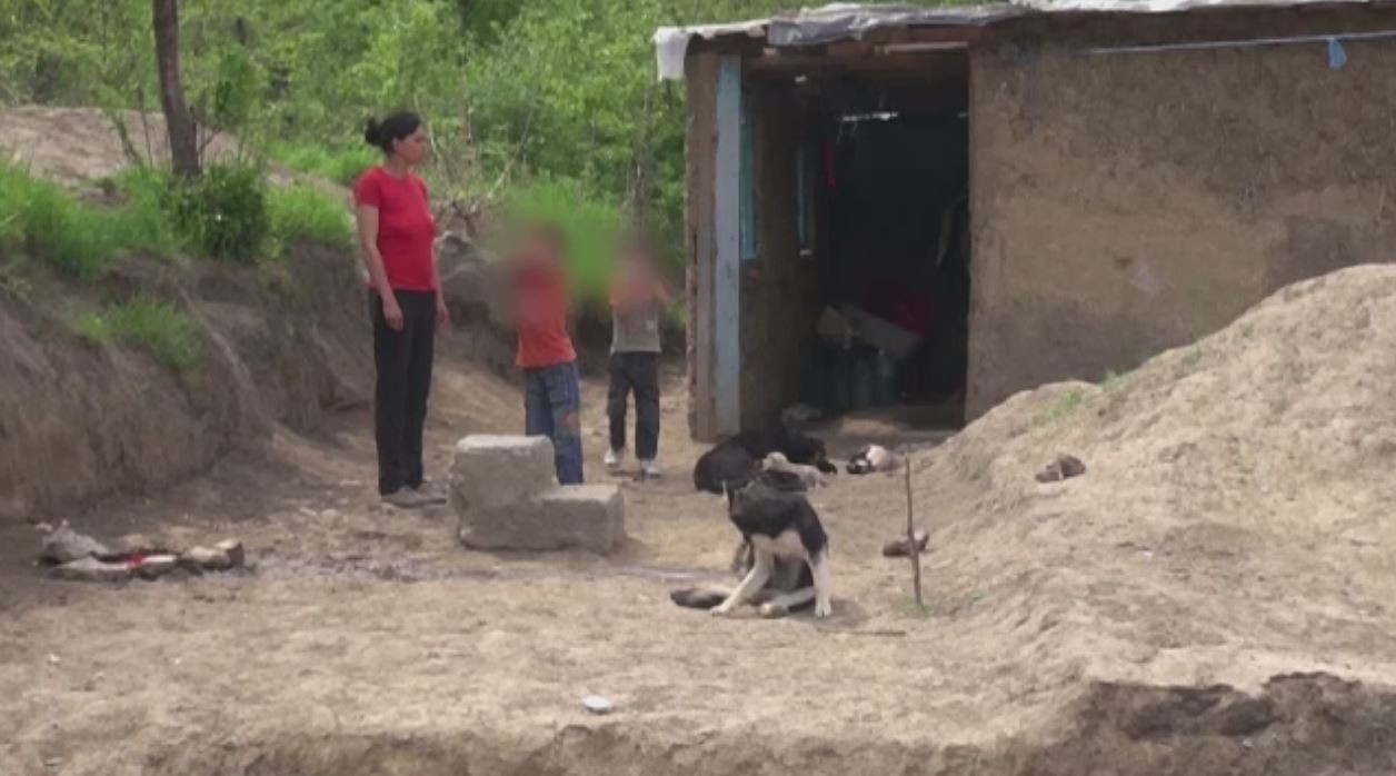 Cazul mamei din Galati care si-a abandonat copiii. Cum a refuzat femeia orice ajutor din partea autoritatilor