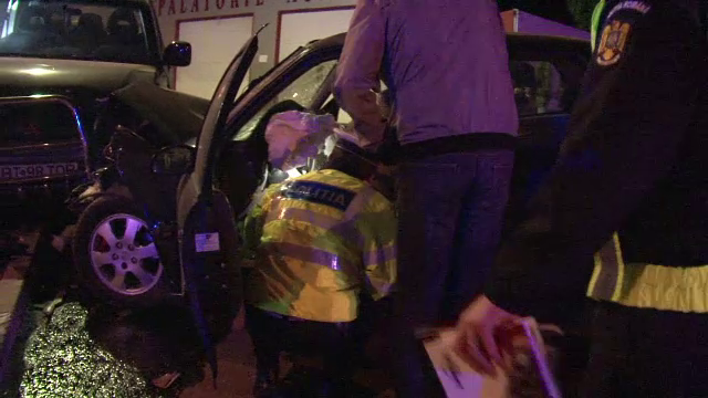 Un tanar a vrut sa-si impresioneze prietenul, insa a distrus alte patru masini. La cat a ramas blocat acul kilometrajului