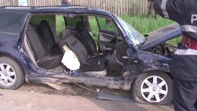 Masina unui primar din Botosani, spulberata de autoturismul unor arbitri care se se grabeau la un meci. Edilul, ranit grav