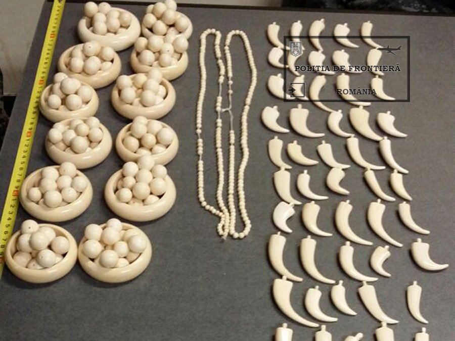 Bijuterii din fildes in valoare de 20.000 de euro, gasite in bagajele unei chinezoaice, pe Aeroportul Otopeni