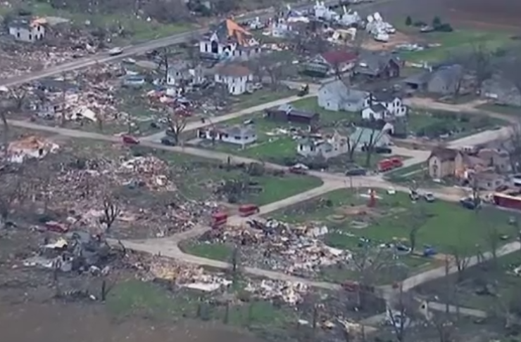 Zeci de tornade au traversat centrul si vestul Statelor Unite: locuinte distruse, zboruri anulate si o alerta de inundatii
