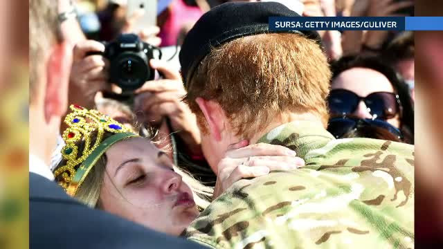 Cum a incercat o blonda din Australia sa il sarute pe Printul Harry, dupa ce l-a cerut de sot in fata multimii