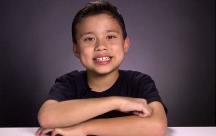 Baiatul care, la varsta de 9 ani, castiga 1,3 milioane de dolari pe an. Are peste 1 milion de fani pe YouTube