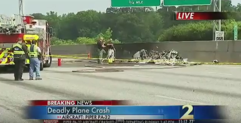 Accident aviatic soldat cu 4 morti in SUA. O aeronava de mici dimensiuni s-a prabusit pe o autostrada