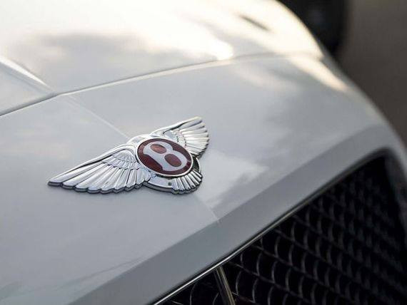 Imagini cu "Bolidul Reginei". Inauntru e "Disneyland". Imagini cu primul SUV de la Bentley. VIDEO