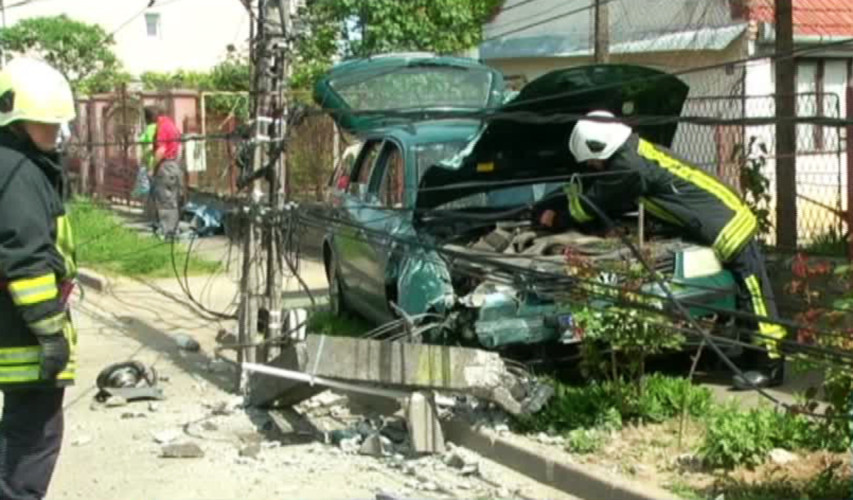 A intrat intr-un stalp cu cateva sute de metri inainte de a ajunge acasa. Ce au descoperit politistii la permisul lui