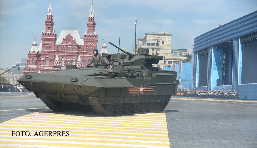 vehicul blindat Armata t-15 la parada de Ziua Victoriei
