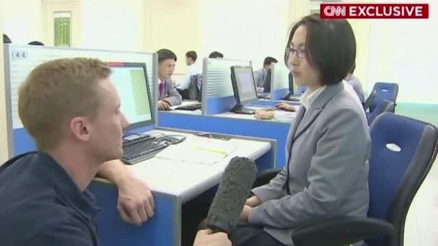 Reportaj CNN in Coreea de Nord. Ce a raspuns o studenta la intrebarea daca a intrat vreodata pe Facebook