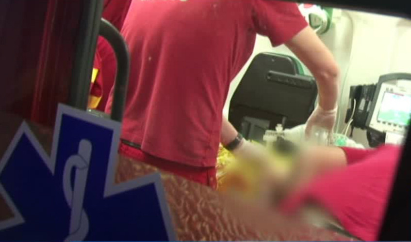 Un copil de 3 ani din Vaslui a cazut in iaz, in timp ce mama ii cauta fratii. Medicii nu au reusit sa il salveze