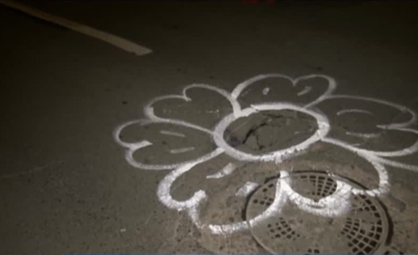 Solutia gasita de tinerii din Galati pentru a-l convinge pe primar sa repare strazile. "Prea multe gropi si prea putin spray"