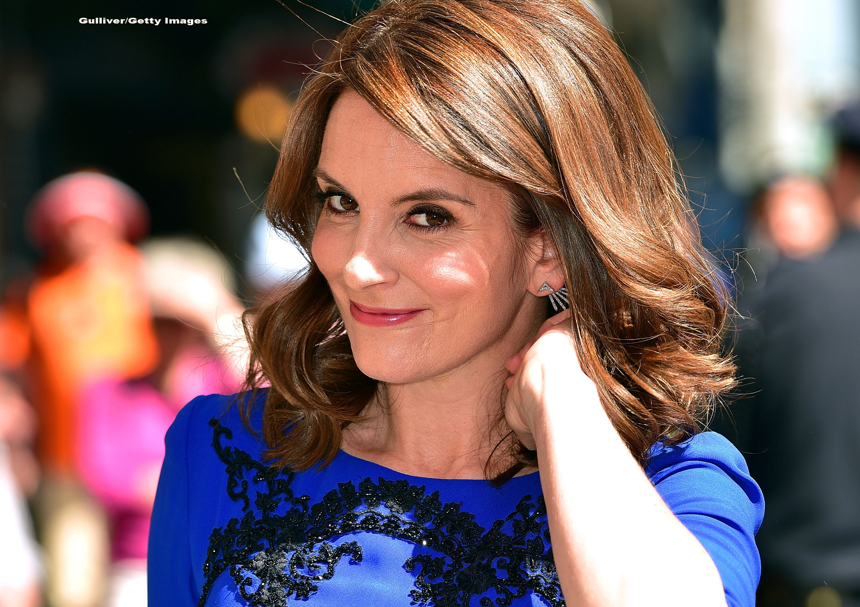 O actrita celebra din SUA a facut striptease intr-un show TV, "cadou" pentru David Letterman. Ce mesaje a avut imprimate